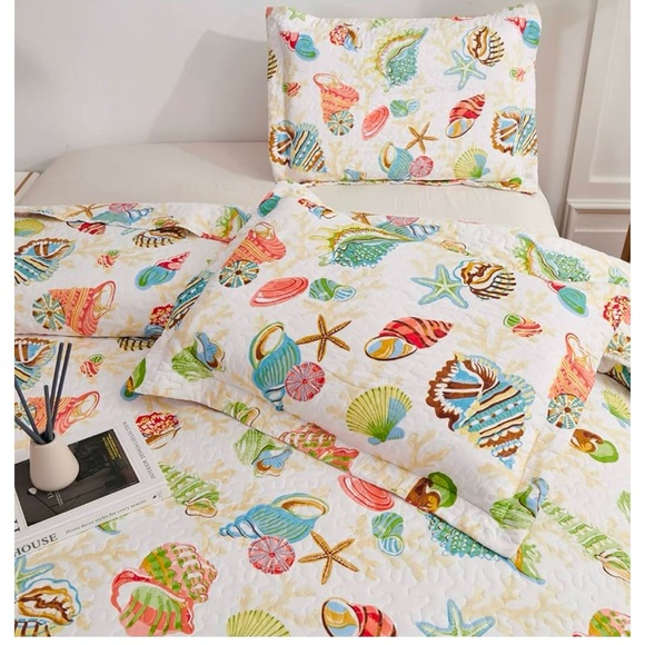 King coastal quilt set nwt and nwt extra pillow cases - Picture 4 of 8